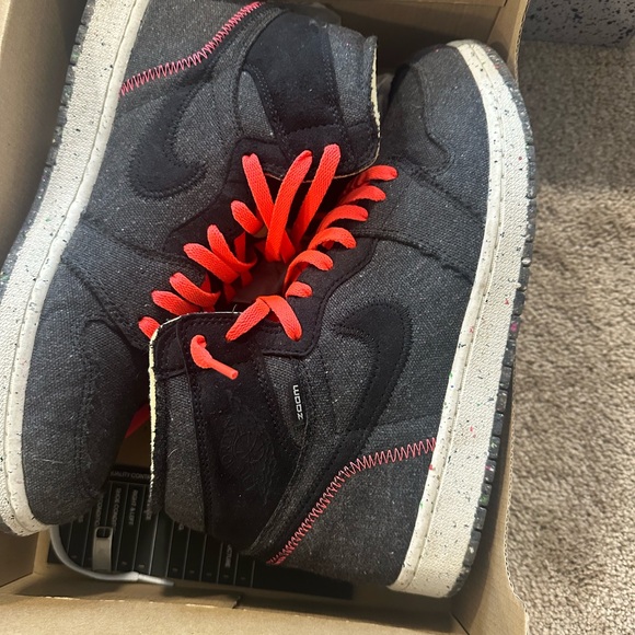 Nike Black and Red Athletic High-Tops - Picture 1 of 2